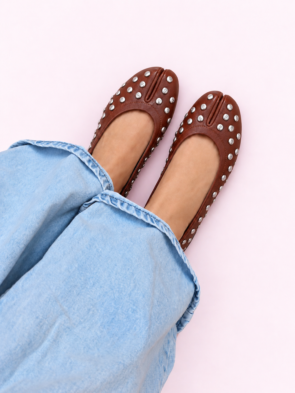 Ballerine tabi marron en cuir cloutée Sienne, photo 4